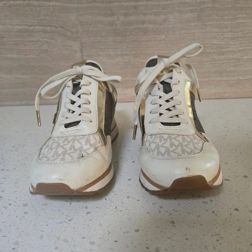 Michael Kors Allie Stride Sneakers Womems 8 White Brown Gold Logo SG19H